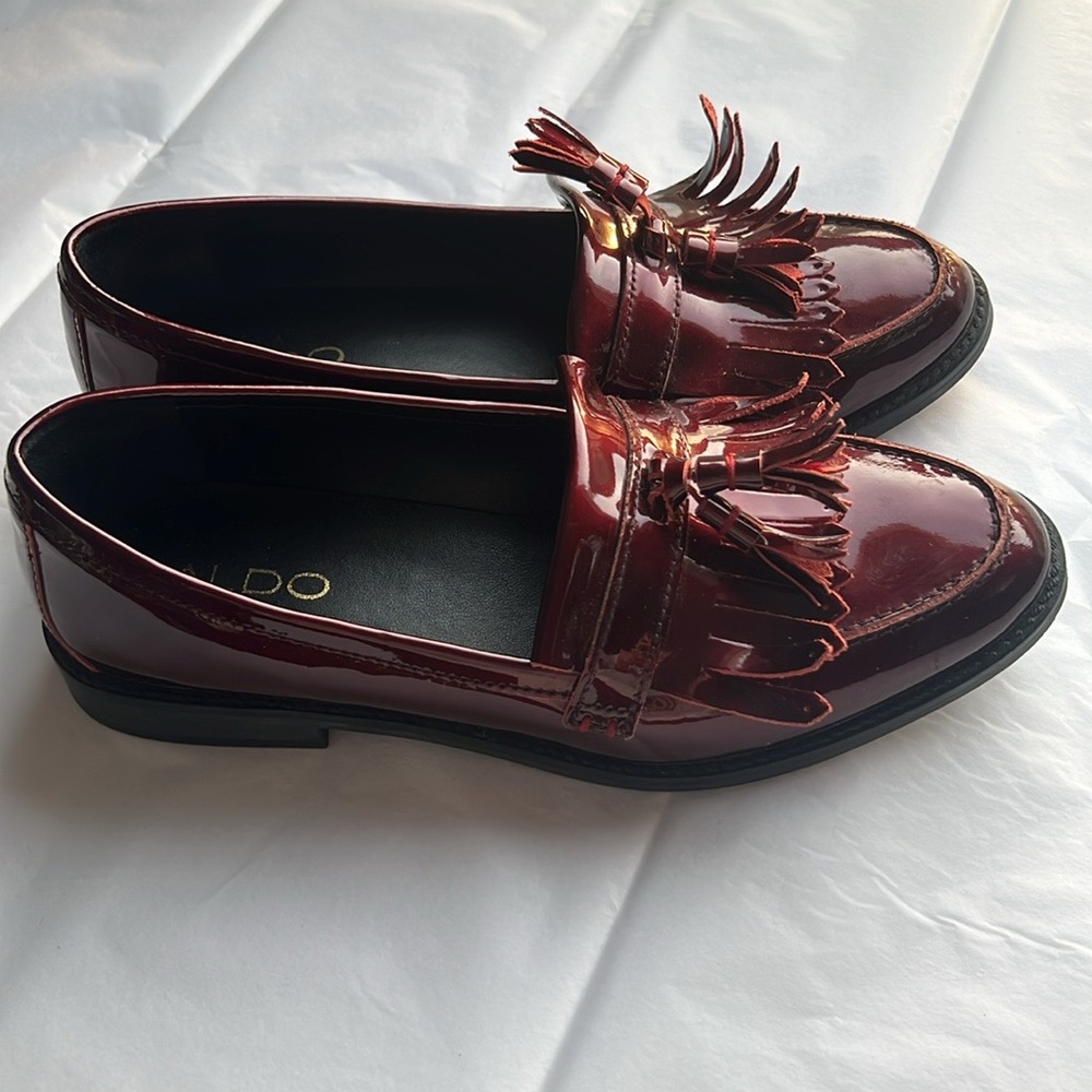 Aldo Loafers Tassel Burgundy Shoes Shiny Women’s Size 8 (fit like 7-7.5) Read